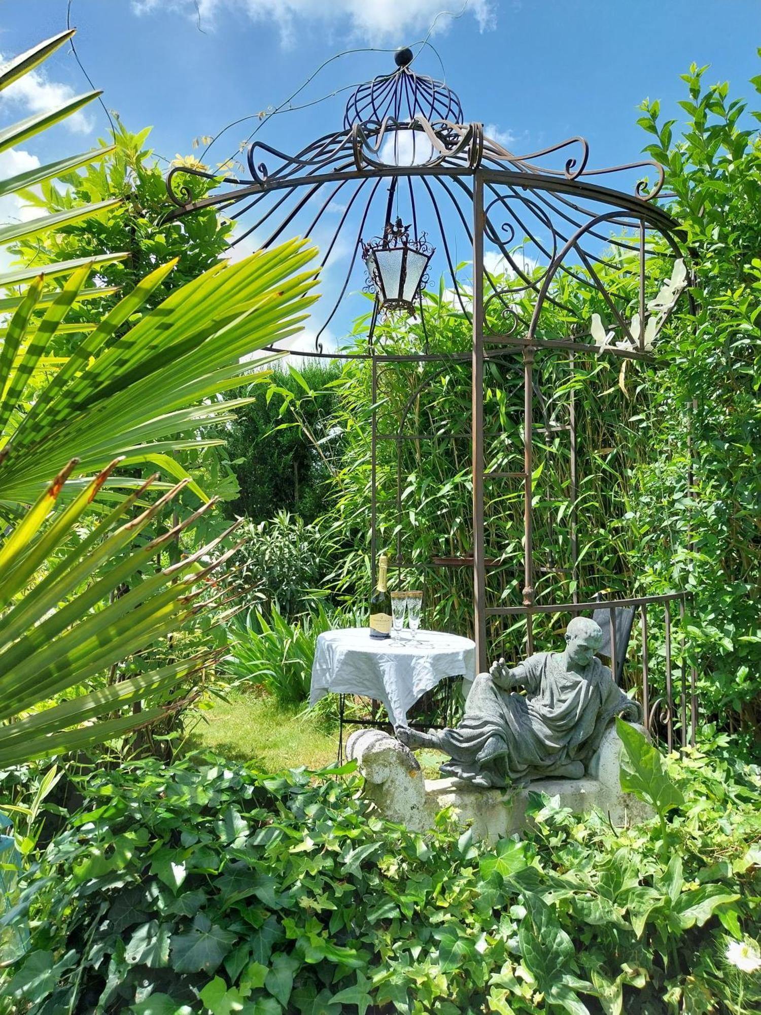 Le Griffon 1855 Hotel Saint-Laurent-Des-Autels Buitenkant foto